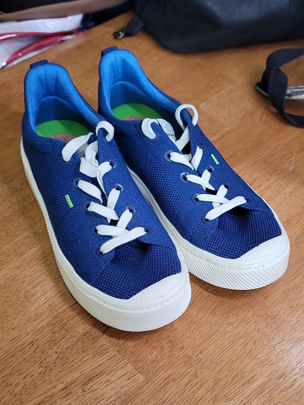 Cariuma Ibi ☆ knit sneakers featuring a Breathable Bamboo upper